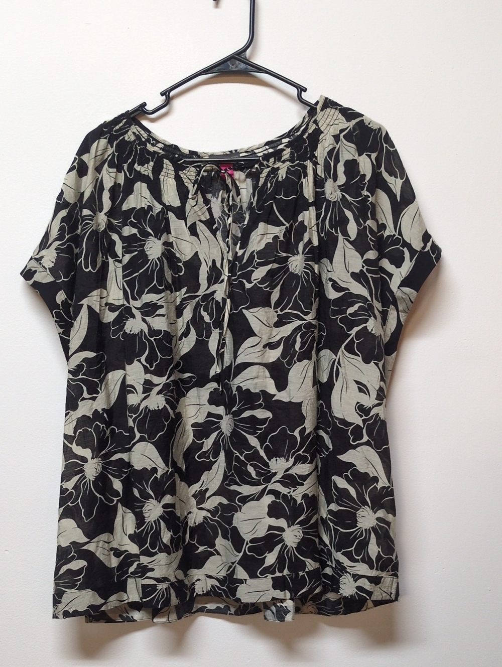 Vince Camuto Floral Black and White Sleeveless Top, Size 3X